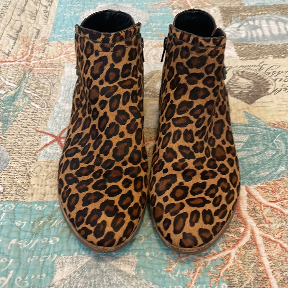Gianni Bini leopard print booties